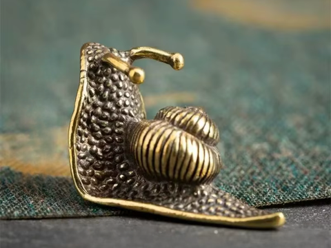 Ślimak, figurka, metal, 2.5x4 cm