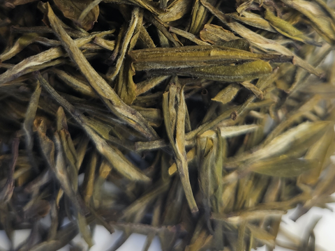 Guizhou Gaoji Song Zhen ("Top quality pine needles").