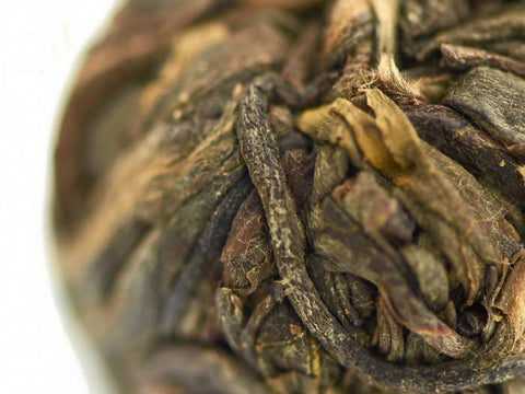 Sheng Pu Erh Yunde, 2016r., w kulkach.