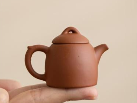 Figurka Czajnik, glina, 5 cm