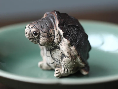 Turtle figurine, resin, 4x4x4.6 cm