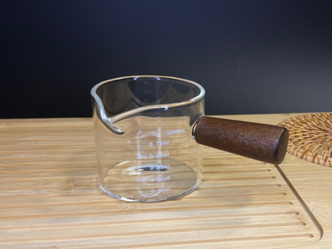 Chahai ze skalą pomiarową, szkło, drzewno, 75 ml