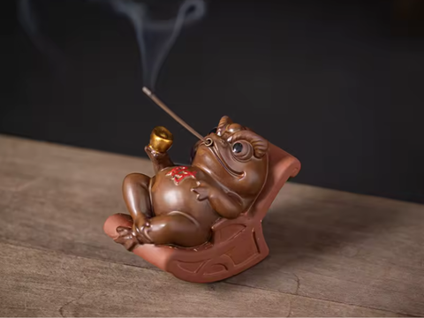 Toad figurine, clay