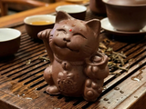 Maneki-neko, figurka herbaciana, glina