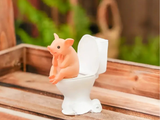 Świnka, figurka herbaciana, żywica, 6.5x3.0 cm