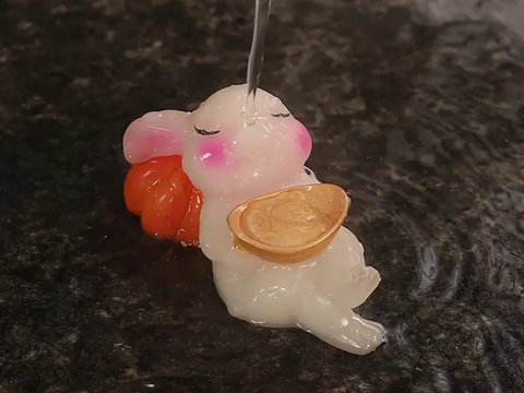 Figurka termiczna Królik z dynią (8х4 cm), żywica