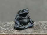 Ropucha, figurka herbaciana, metal, 2x2 cm