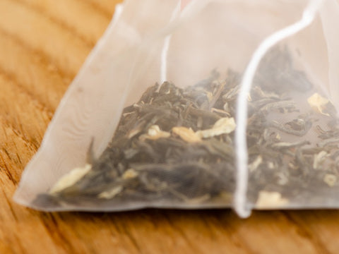 Moli Piao Xue Lu Cha (Jasmine green tea), 15 pieces of 2g each.